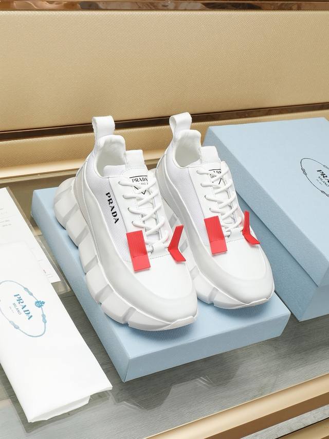 工厂P Prad* 普拉达新款同步闪亮登场 面料选用头层牛皮鞋面，选用原版网布内里，典雅高贵的色调漫不经心地焕发成熟魅力 经典与时尚融为一体 奢华时尚 高品质