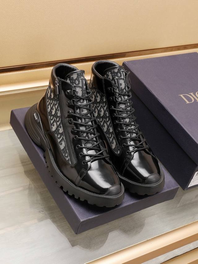 工厂P Dior 迪奥休闲运动鞋同步发售，顶级代购意大利原版 品牌图腾布匹车缝品牌布标 撘配头层牛皮 图腾布凸显高端 贵气 档次 做工考究 原版内里 鞋底：原厂