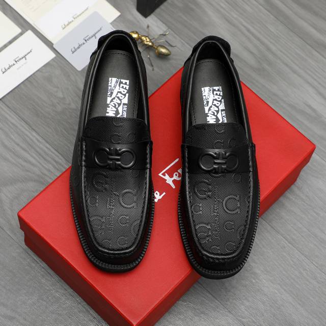 商品商标：Ferragamo 菲拉格慕 ] 商务套脚皮鞋 DDD 正码码数: 38-46 45.46定做不退换 DDD 商品材料：精选压花牛皮鞋面 牛皮内里 原