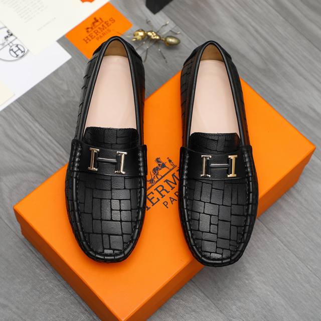 商品商标：Hermes 爱玛仕 休闲套脚男鞋 DDD 正码码数: 38-45 DDD 商品材料：精选压纹牛皮鞋面 羊皮内里 橡胶大底 DDD