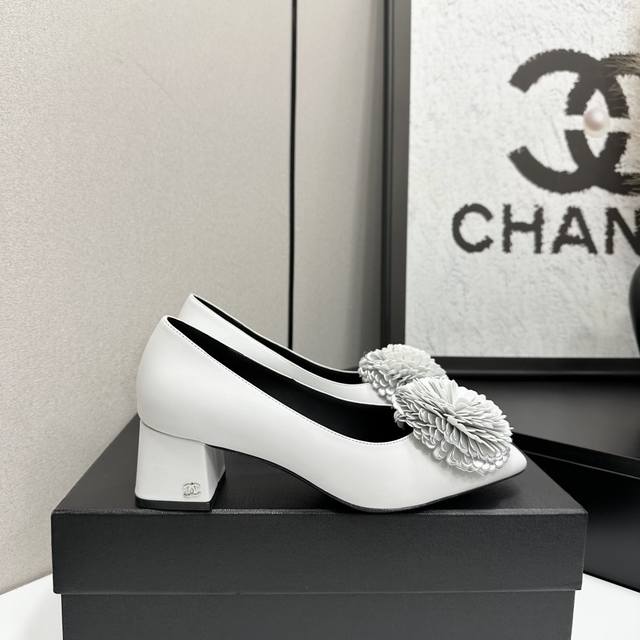 2026★★★★★ 众多明星网红上脚,国内外博主刷爆的一个百搭系列,春夏衣橱搭配必备 凉鞋首选. DDD 鞋面:进口羊皮 DDD DDD 内里: 进口水晶羊皮内 2026★★★★★ 众多明星网红上脚,国内外博主刷爆的一个百搭系列,春夏衣橱搭配必备 凉鞋首选. DDD 鞋面:进口羊皮 DDD DDD 内里: 进口水晶羊皮内