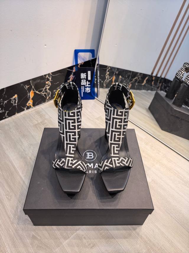 工厂P价 女装女鞋 运动原单 ,* 巴尔曼2026春夏最新款走秀恨天高水台凉鞋。 DDD 品牌巴尔曼由法国时装设计师 皮埃尔.巴尔曼 先生创立于1945年的老牌 工厂P价 女装女鞋 运动原单 ,* 巴尔曼2026春夏最新款走秀恨天高水台凉鞋。 DDD 品牌巴尔曼由法国时装设计师 皮埃尔.巴尔曼 先生创立于1945年的老牌