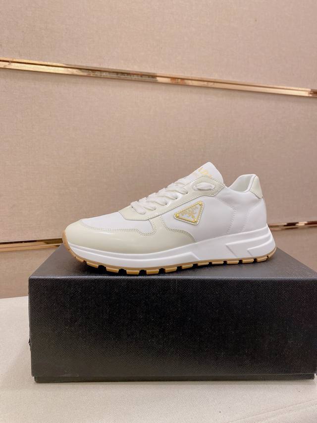 工厂P价 高版本 高品质新款Prada 普拉达 专柜同步上市， 新款男鞋、面料精选头层牛皮高超工艺制作而成。内里:全牛皮内里。高端气垫开模防滑橡胶大底，精美线条