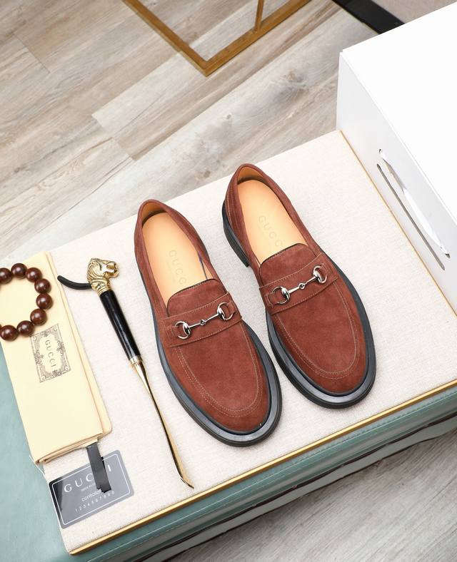 出厂价P 高端 全牛里 Gucci高端正装皮鞋 意大利原版进口面料 牛皮内里 原版五金 相信从您见到它的第一眼起就会有眼前一亮的感觉 大气前卫已经不能完全诠释了