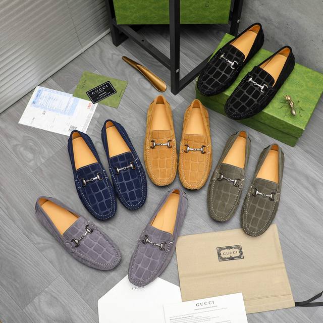 商品商标：Gucci 古驰 休闲套脚男鞋 DDD 正码码数: 38-45 DDD 商品材料：精选磨砂皮压纹石头纹牛皮鞋面 猪皮内里 橡胶大底 DDD
