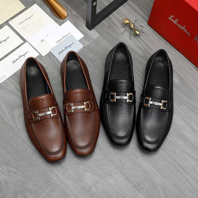 商品商标：Ferragamo 菲拉格慕 ] 商务套脚皮鞋 DDD 正码码数: 38-46 45.46定做不退换 DDD 商品材料：精选颗粒纹牛皮鞋面 牛皮内里
