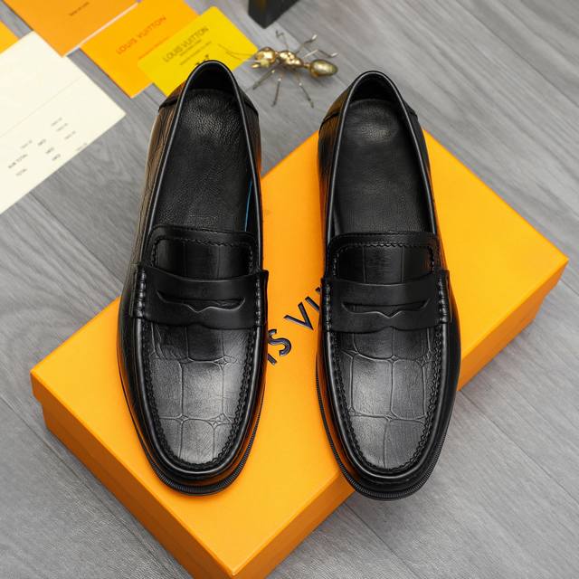 商品商标：Lv 路易威登 商务休闲套脚皮鞋 DDD 正码码数: 38-46 45.46定做不退换 DDD 商品材料：精选优质石头纹牛皮鞋面 牛皮内里 橡胶大底