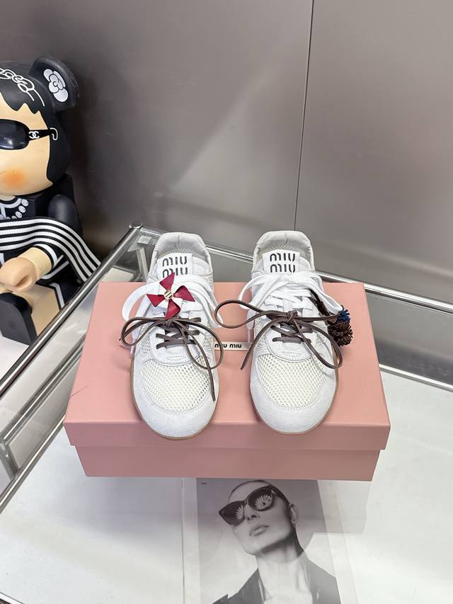 工厂P价 女装女鞋 运动原单 Miumiu26春款网鞋|春日氛围感穿搭的本命鞋 DDD 缪缪2026春季新款网鞋真的把“甜酷百搭”玩明白了!网面材质适配春日的清 工厂P价 女装女鞋 运动原单 Miumiu26春款网鞋|春日氛围感穿搭的本命鞋 DDD 缪缪2026春季新款网鞋真的把“甜酷百搭”玩明白了!网面材质适配春日的清
