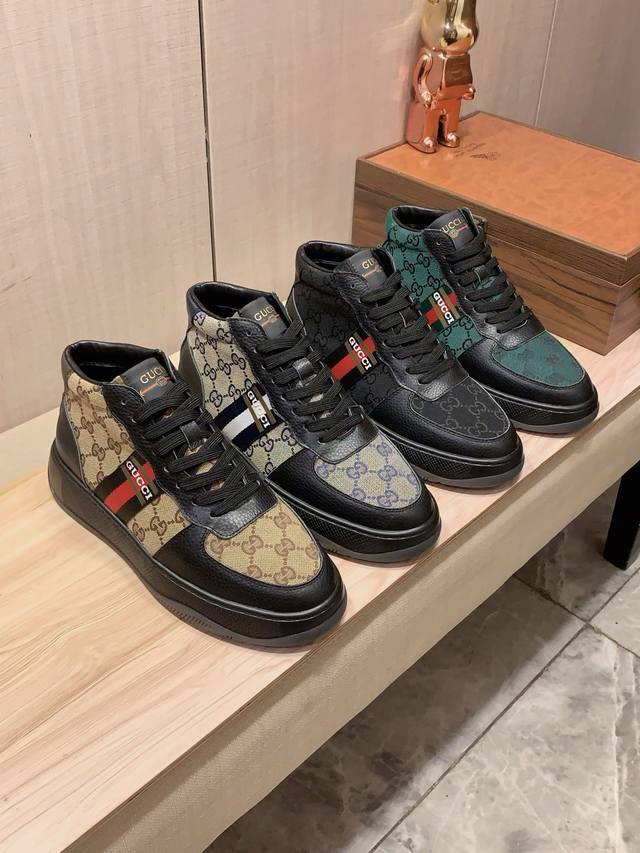 高帮新款: 厂价 古奇Gucci* 最新爆款休闲鞋，顶端品牌 奢侈～代购，顶级～质量。 鞋面選用进口透气牛皮搭配弹力布材质透气羊皮垫脚 精细做工。原版个性时尚柔