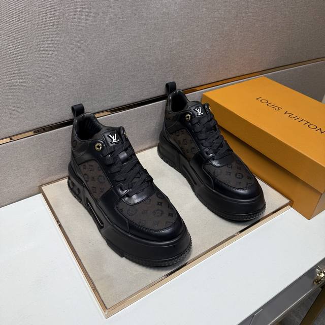 出厂价Pp Lv～ 男士休闲高帮鞋 2026Z柜同步发售 码数:38-44# 5个颜色鞋面选用多材质拼接真皮内里，舒适透气，鞋底：原版舒适耐磨大底，实物拍摄实物