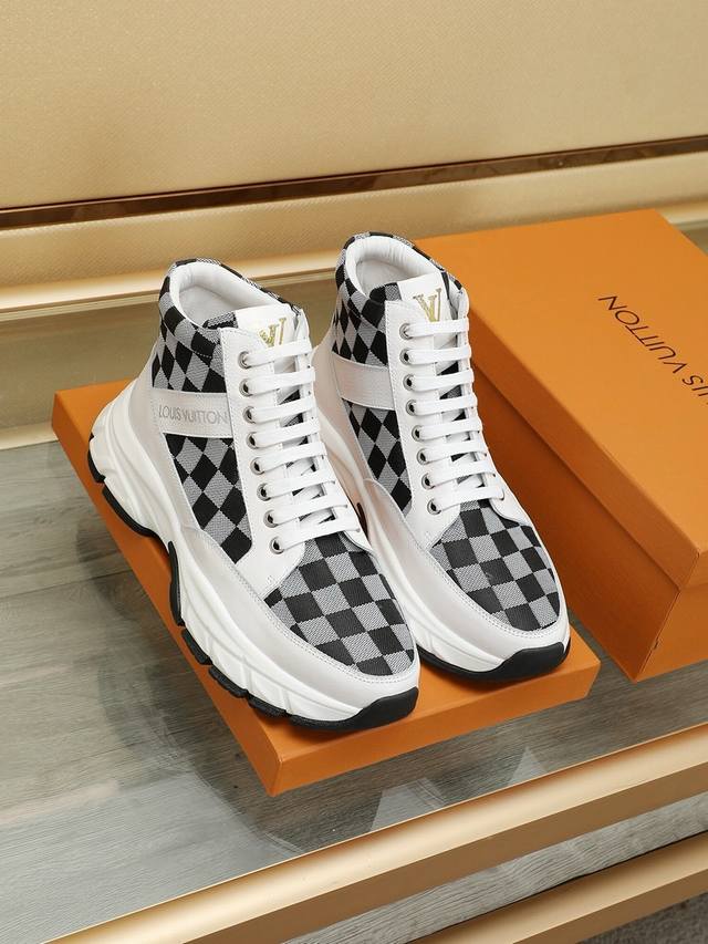 工厂P Loui* Vuitto* 爆款男士休闲鞋 代购级别品质，鞋面由原版材料搭配牛皮、实物超闪 时尚百搭 鞋头楦型挺而饱满，鞋底Lv原厂开模随意进出 上脚轻