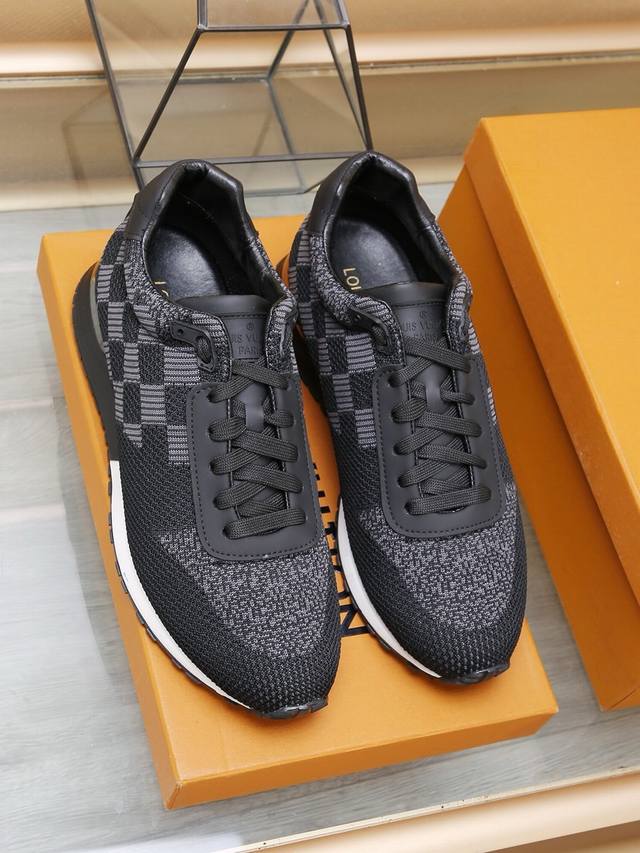 工厂P价 Louis Vuitto* 时尚经典运动休闲男鞋大师级设计创造时尚，成功男士品味助力休闲，旅游，最佳选择！材质：鞋面原版飞织 舒适 透气，内里：舒适透