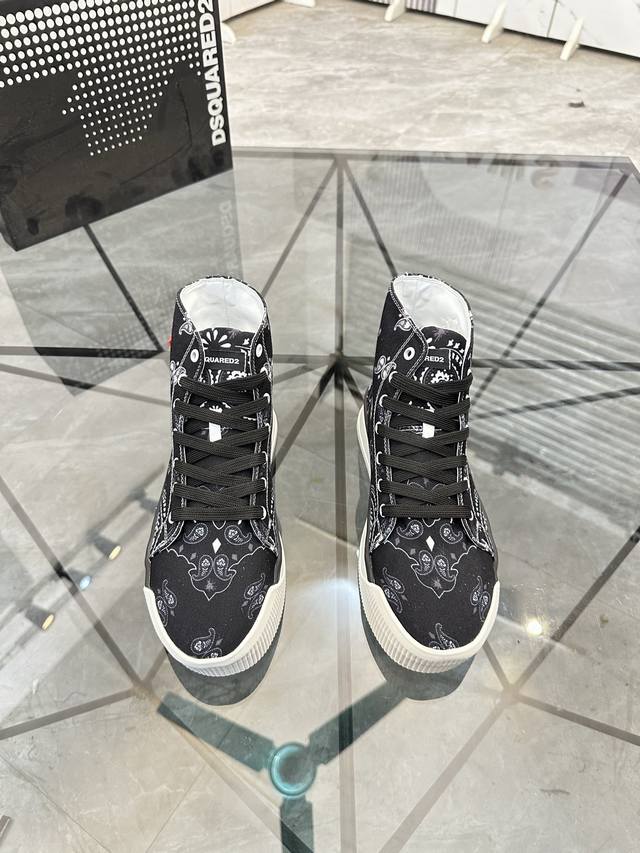 价: ￥P DDD 商品商标：Dsquard D2次方* 高帮休闲鞋 DDD 正码码数: 36-45 可订做46. 情侣款 DDD 商品材料：鞋面进口专柜原版布
