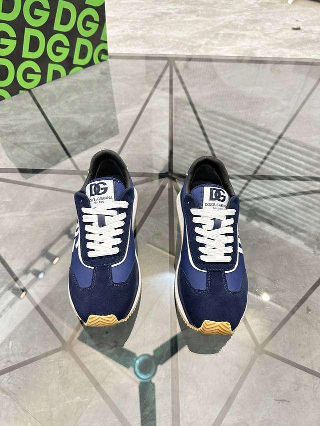 价: ￥P DDD 商品商标：Dg* 杜嘉班纳* 低帮休闲鞋 DDD 正码码数: 36-45 可订做46 情侣款 DDD 商品材料：鞋面进口专柜原版布料，透气内