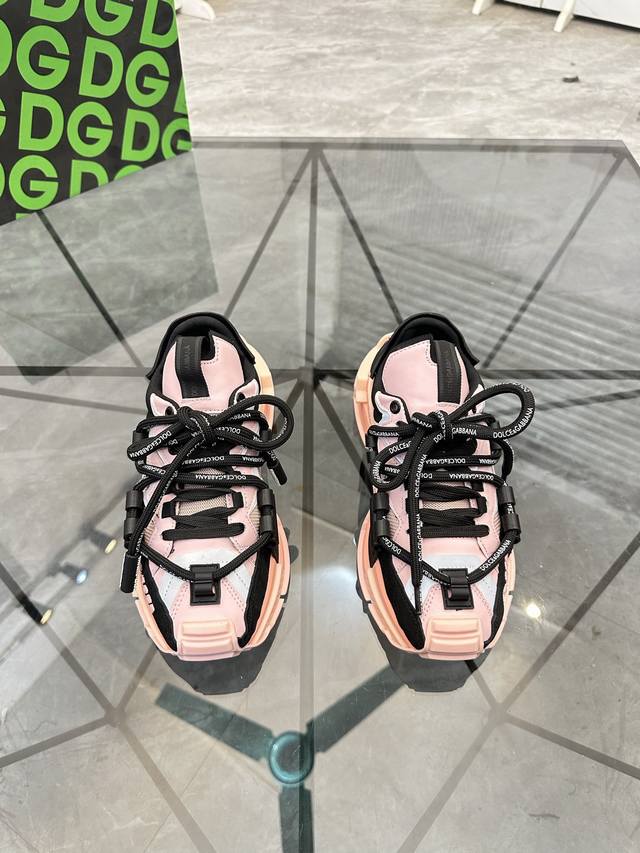 价: ￥P DDD 商品商标：Dg* 杜嘉班纳* 低帮休闲鞋 DDD 正码码数: 36-45 可订做46 情侣款 DDD 商品材料：鞋面进口专柜原版布料拼接牛皮