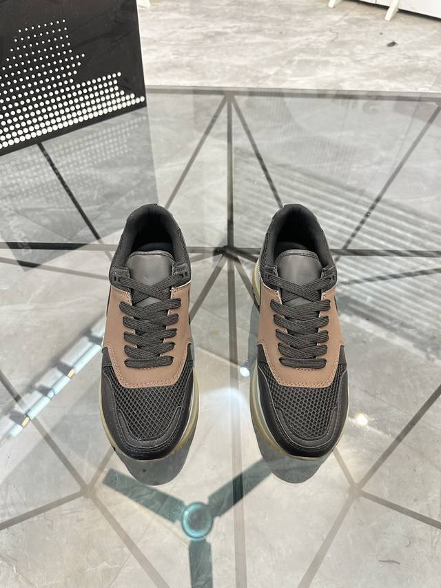 价: ￥P DDD 商品商标：Dsquard D2次方* 低帮休闲鞋 DDD 正码码数: 38-45 可订做46. DDD 商品材料：鞋面进口牛皮，透气内里，原