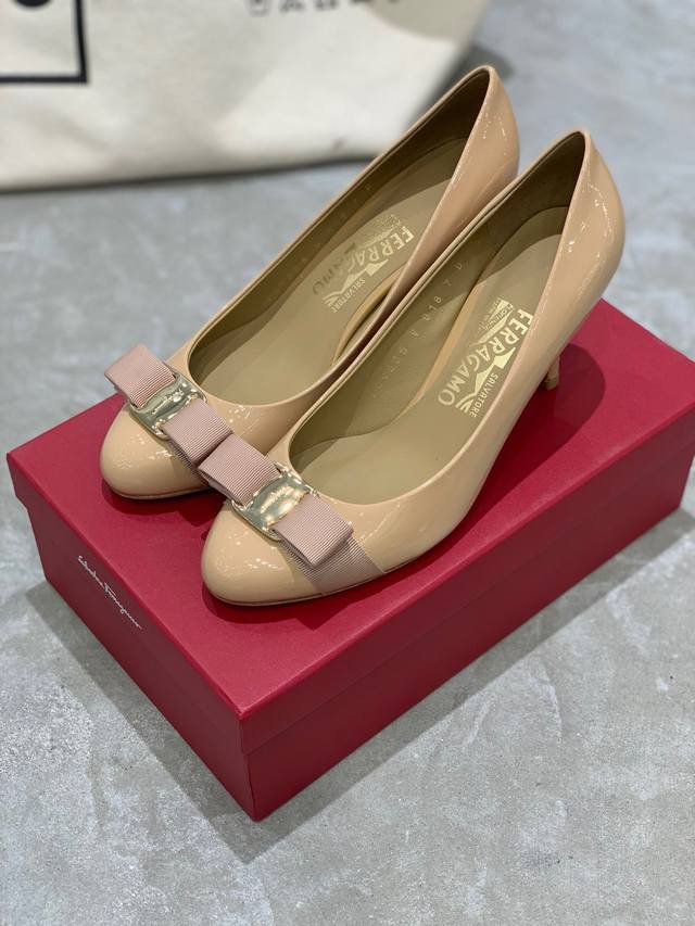 工厂P价 DDD 长期现货Sf Salvatore Ferraga*O 菲拉*慕Vara经典款圆头高跟单鞋专柜常青款经典的不能再经典60Cm的跟不算太高走路也不 工厂P价 DDD 长期现货Sf Salvatore Ferraga*O 菲拉*慕Vara经典款圆头高跟单鞋专柜常青款经典的不能再经典60Cm的跟不算太高走路也不