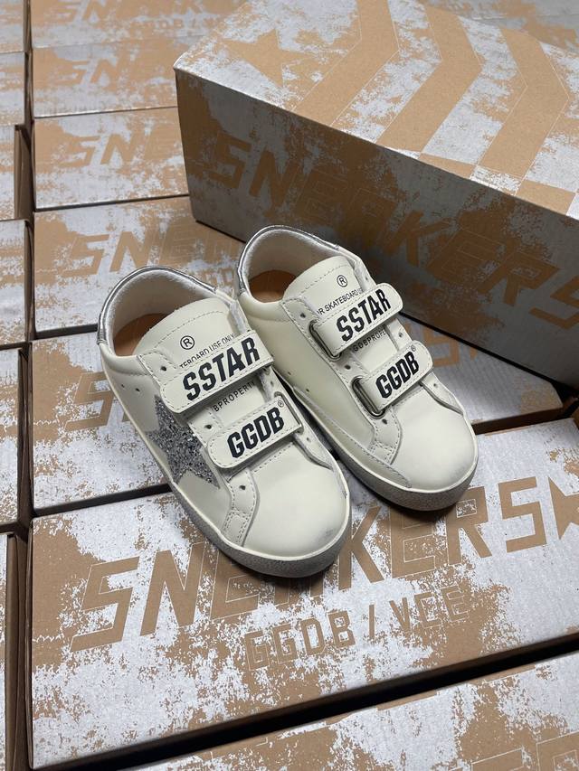 出厂价P 、3D图案+20、毛里+20 DDD Ggdb小脏鞋.男女同款童鞋 DDD Ggdb 小脏鞋 火红程度比小白鞋还要早，打破传统审美，小脏鞋做到了！就是