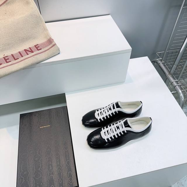 高品质出厂 ！顶级品质Driesvan Noten26春夏新品时装休闲鞋运动鞋小皮鞋！ DDD 配色永远不会让你失望，大胆复古的颜色也太美了设计师通过扭曲和颠覆