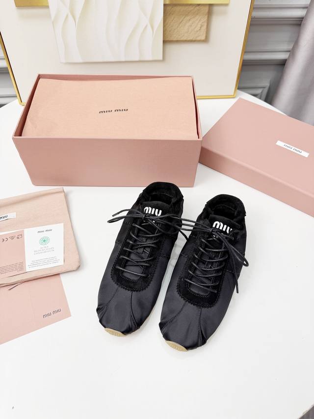 出厂价P 女装女鞋 运动原单 DDD Miu Mu新款德训鞋进口牛绒面品牌专属布面软糯绵羊皮内里♀超软超百搭生胶组合大底防滑耐磨的同时也不累脚多个颜色可选择每个