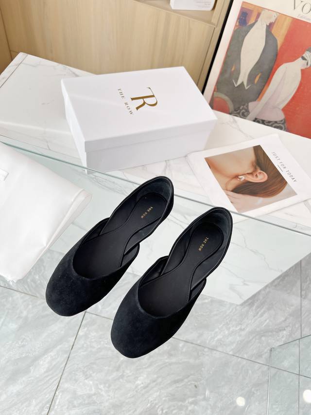 The Row 低帮平底复古穆勒单鞋 软绵绵哒手工鞋 #穿上街的芭蕾鞋 #时髦单品 #时尚藏在细节里 #芭蕾舞鞋代购级别 DDD 好温柔的设计给人的感觉就是很柔