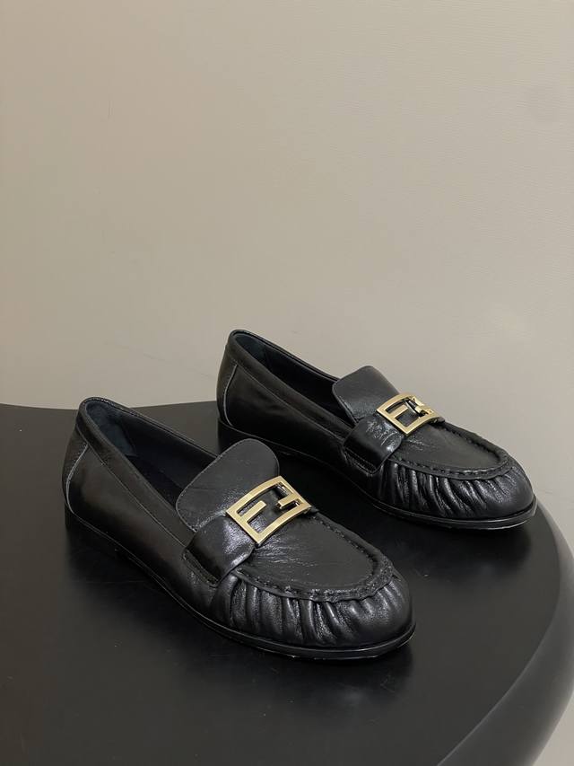 工厂P价 女装女鞋 运动原单 DDD 2026春夏新款Fendi芬迪 Baguette乐福鞋 穆勒鞋系列 Ff扣褶皱圆头老钱风乐福鞋复古包头穆勒半拖鞋 DDD