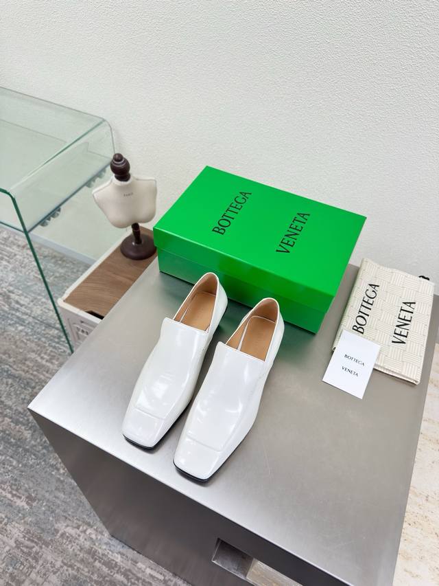 工厂P价 ,女装女鞋 运动原单 35-42 40 41 42定做 Bv 早春 中跟方头 小皮鞋 DDD 家族元素 方形跟 开边朱系列 DDD 中跟设计 高端 内 工厂P价 ,女装女鞋 运动原单 35-42 40 41 42定做 Bv 早春 中跟方头 小皮鞋 DDD 家族元素 方形跟 开边朱系列 DDD 中跟设计 高端 内