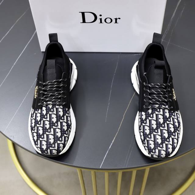 调工厂P价 男装男鞋 运动原单 DDD 品牌：迪奥Dior DDD 标准码：38-44 45订做 DDD 等级：官网同款 DDD 材料：原厂牛皮材料拼接品牌布匹