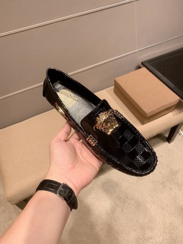 实价 ，品牌范思哲，官方原单，鞋面进口意大利头层牛皮制作，头层舒适透气牛里真材实料，原版进口耐磨橡胶底， 官网出品 精致优雅男士心备佳品，女妖性感头像尽显品牌低