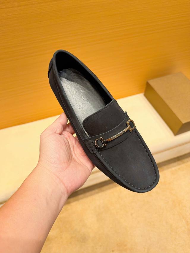 实价,牛里真材实料, 菲拉格慕 官网新款+爆款,意大利名模贵族们爆款,菲拉格慕时尚界的佼佼者,无可超越,市场高品质精品高端豆豆男鞋。明星同款,原单,采用进口原版 实价,牛里真材实料, 菲拉格慕 官网新款+爆款,意大利名模贵族们爆款,菲拉格慕时尚界的佼佼者,无可超越,市场高品质精品高端豆豆男鞋。明星同款,原单,采用进口原版