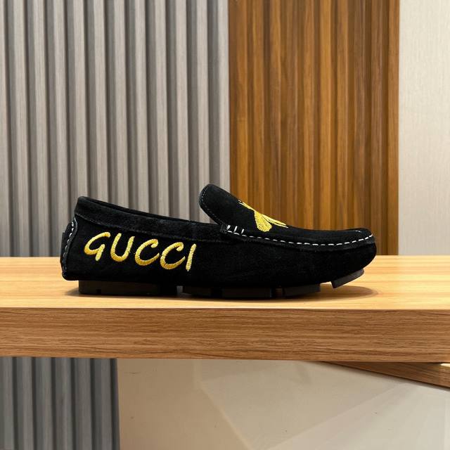 古驰官网高端爆款休闲商务豆豆鞋，鞋面头层进口头层磨砂牛皮+刺绣，头层牛里 真材实料 ，奢华高档，原版进口耐磨橡胶底， 官网出品 男士优雅心备佳品，采用精湛工艺。