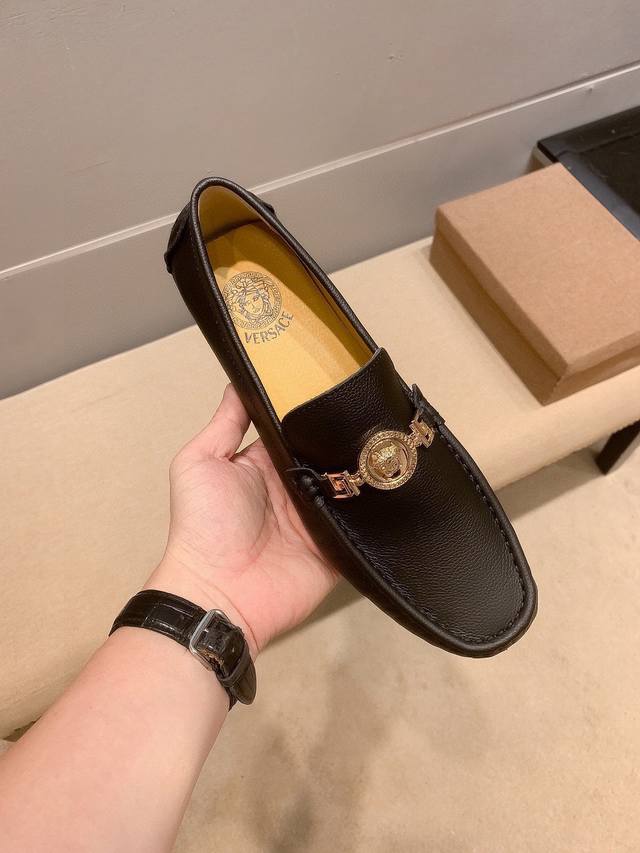 实价 品牌范思哲， 牛皮里 ，胡歌同款哦 官方新款+爆款，纯手工制作，绝对的高端好货，只卖懂货的你 ，奢华 低调有内涵，意大利进口头层荔枝纹牛皮面，舒适、透气，