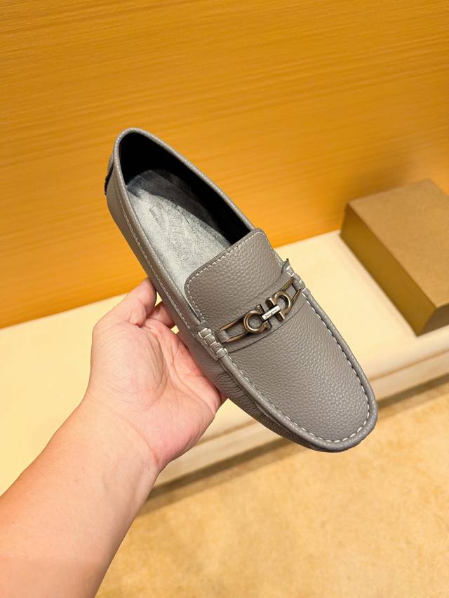 菲拉格慕官网新款,菲拉格慕1921年创立于佛罗伦萨,是全球奢侈品品牌之一,其独特的创意和革新风靡全球,菲拉格慕 永恒而经典,一直以来深受明星们的青睐,并成为世界 菲拉格慕官网新款,菲拉格慕1921年创立于佛罗伦萨,是全球奢侈品品牌之一,其独特的创意和革新风靡全球,菲拉格慕 永恒而经典,一直以来深受明星们的青睐,并成为世界