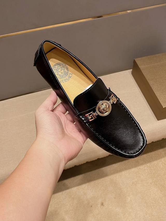 实价，范思哲官网旗舰店新款，鞋面原版柔软牛皮+性感美灶莎头像，男士的最爱，舒适透气牛里 真材实料 ，原版进口耐磨橡胶底， 采用精湛工艺，鞋面好看奢华，男士心备佳