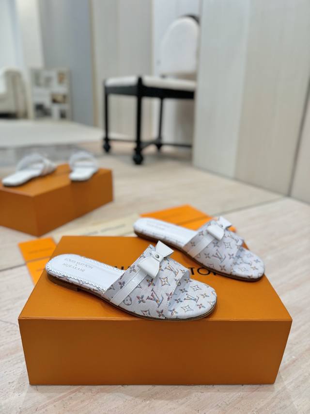 出厂价Pp： 顶级版本 DDD Louis Vuitton Lv路易威登 25 春夏 最新玛丽珍单鞋 DDD 简约精致，高级感满满，尽显优雅气质～ DDD 上脚