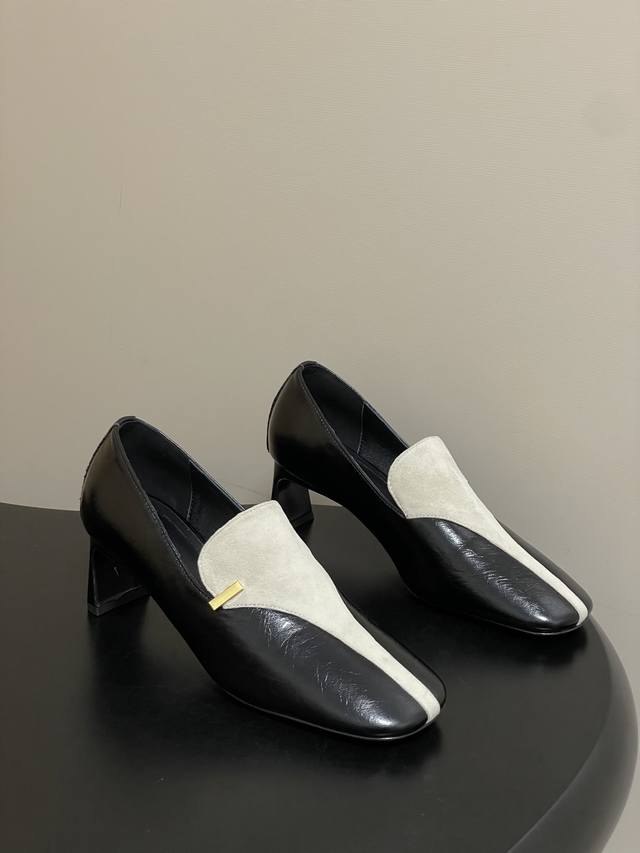 工厂P价 - DDD 工厂P价Phoebe 工厂P价Philo26Ss 春夏新款 高级感拼接风高跟乐福鞋一脚蹬小皮鞋单鞋 DDD 采用方头+低跟乐福鞋廓形，线条