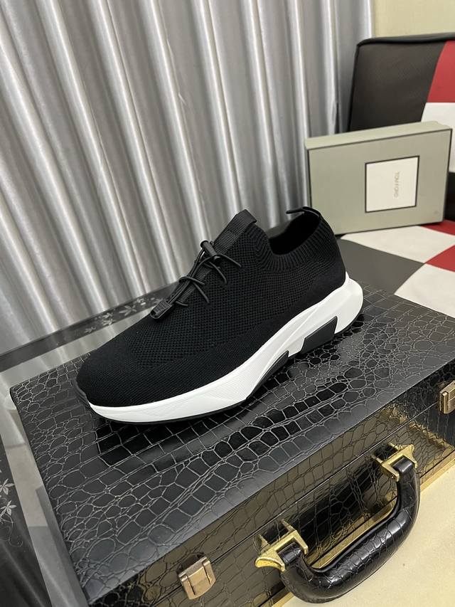 出厂价Pp： Tom Browne 汤姆 福特，Aw新品，专柜同步有售，原单狠货，时尚休闲,进口原版牛皮独特拼接高密度飞织设计，简约易搭配，鞋舌滴胶Logo上脚