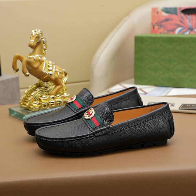 工厂P价 Gucci 古驰热卖款潮流男士休闲套脚鞋官网原版1:1开模原单品质，做工精细时尚百搭，完美楦型，上脚舒适潮男型男推崇款，头层进口牛皮头层猪皮内里，橡胶