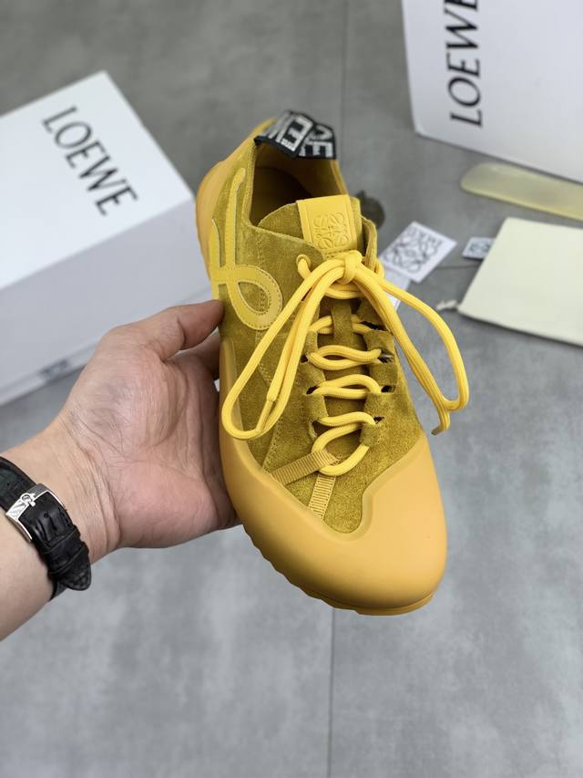 工厂P价P 实价 最新款 高版本 2026罗意威爆款休闲鞋来袭，拼色小清新设计，适合各种百搭服饰，給人耳目一新的感觉。进口原版羊皮，注塑Logo工艺，尼龙防水布