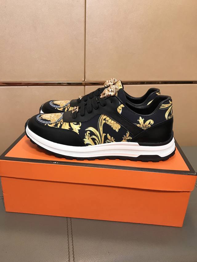 工厂P价 范思哲 男士高帮新款最新爆款休闲鞋，顶端品牌 奢侈 鞋面選用进口品牌印花面料+牛皮，羊皮内里、垫脚 精细做工。个性时尚耐磨防滑大底，上脚轻巧舒适，實物