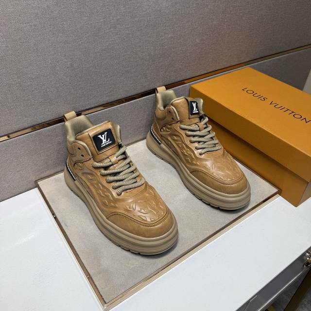 出厂价Pp Lv～ 男士休闲鞋 2025Z柜同步发售 码数:39-44# 2个颜色鞋面选用多材质拼接网布内里，舒适透气，鞋底：原版舒适耐磨大底，实物拍摄实物更赞