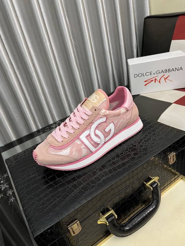 出厂价Pp： Dg 最新官网高帮休闲、男鞋原单品质进口牛皮羊里 论材料做工完胜市场所有版本最高品质出货 实物拍摄，面料进口凸显品牌独特魅力鞋带也是原版定制经典系