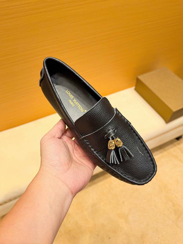 实价 ,Lv路易威登官方旗舰店最高版本新款+爆款,鞋面进口意大利头层牛皮,头层舒适透气牛里真材实料,原版进口耐磨橡胶底,精致优雅男士心备佳品,穿着舒适。精致简单 实价 ,Lv路易威登官方旗舰店最高版本新款+爆款,鞋面进口意大利头层牛皮,头层舒适透气牛里真材实料,原版进口耐磨橡胶底,精致优雅男士心备佳品,穿着舒适。精致简单