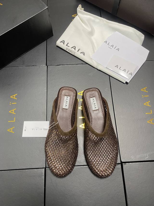 出厂价P 原盒+10 DDD Alaia 走秀款网纱烫钻平底半拖凉鞋拖 DDD 甜酷芭蕾风,人气超高的一款芭蕾舞鞋,浪漫又迷人舒适百搭。 DDD 原版订制羊京+ 出厂价P 原盒+10 DDD Alaia 走秀款网纱烫钻平底半拖凉鞋拖 DDD 甜酷芭蕾风,人气超高的一款芭蕾舞鞋,浪漫又迷人舒适百搭。 DDD 原版订制羊京+