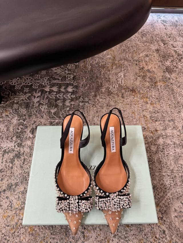 新品 DDD ★面料：蕾丝网 ＋钻石 DDD 内里：羊皮 DDD 鞋底：牛皮大底 DDD 优雅风格 创造不一样的感觉 DDD 跟高7.5 Cm 专柜包装 DDD