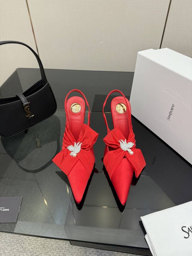 顶级版本 DDD Saint Laurent 圣罗兰蝴蝶结凉鞋尖头高跟鞋Ysl姐姐的美丽尤物高跟鞋 又是人间圣罗兰 Rose同款的高跟鞋化很好修饰脚型，奢华金属