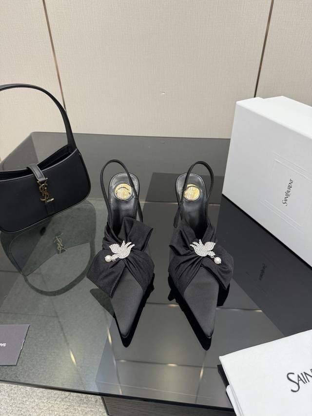 顶级版本 DDD Saint Laurent 圣罗兰蝴蝶结凉鞋尖头高跟鞋Ysl姐姐的美丽尤物高跟鞋 又是人间圣罗兰 Rose同款的高跟鞋化很好修饰脚型，奢华金属