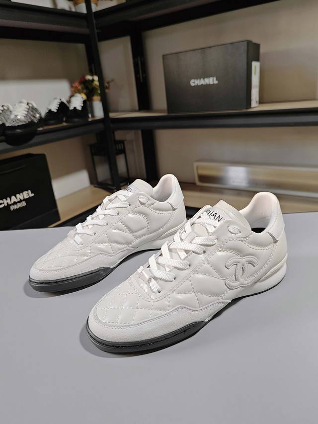 现货供应！ DDD 香奈儿.25N.Chanel 棒球鞋3代 全新配色！全新工艺！ DDD 3个色系！黑亮光油皮.米白色亮光油皮.银色亮面皮+黑色丝光牛绒 DD