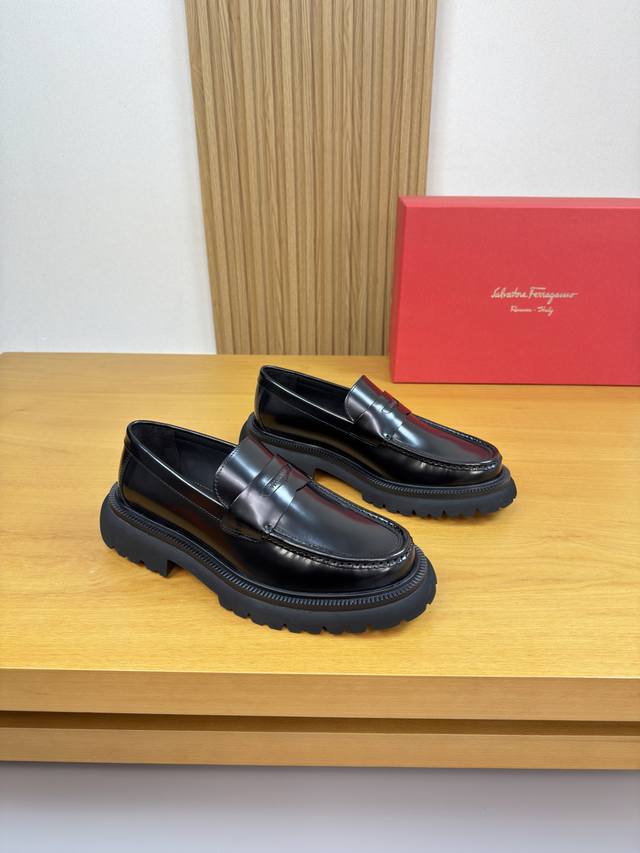 Ferragamo 菲拉格慕 DDD -高端品质 原单 正装皮鞋 DDD -鞋面：开边珠小牛皮、鞋丹.手工串缝马克线、品牌横担空压Logo装饰 DDD -内里：