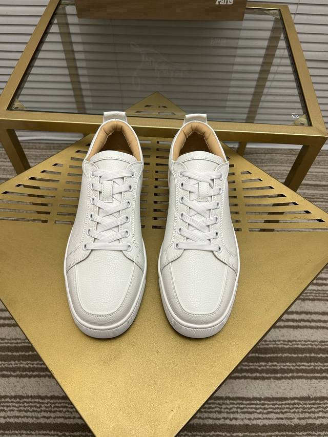 现货供应支持退换 出厂价P 。Christian Louboutin Cl红底鞋 专柜系列，情侣休闲板鞋 独家热款发布活动乳胶垫脚成品大底车线 女35-40#男